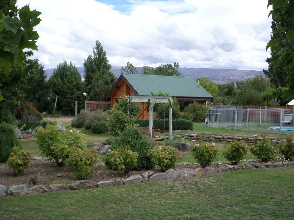 Central Chalets Ltd Александра Екстериор снимка