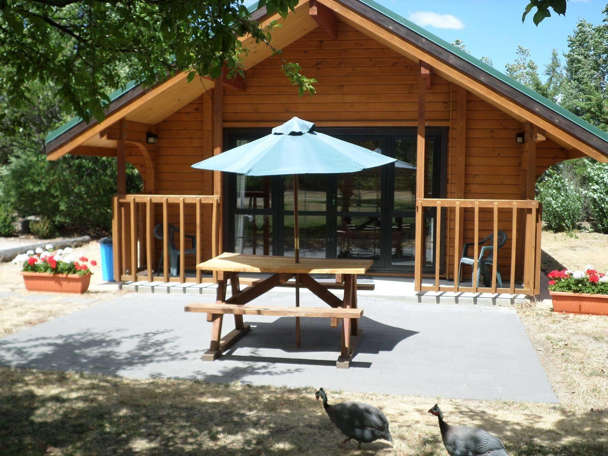 Central Chalets Ltd Александра Екстериор снимка