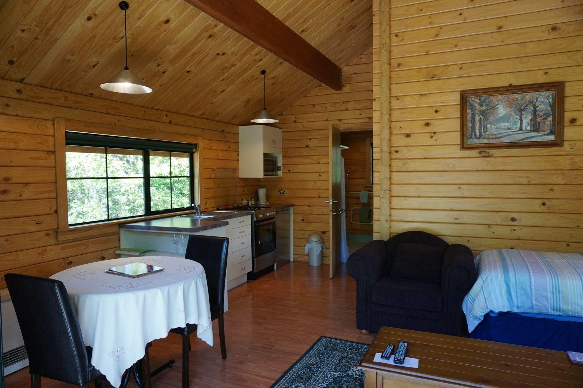 Central Chalets Ltd Александра Екстериор снимка
