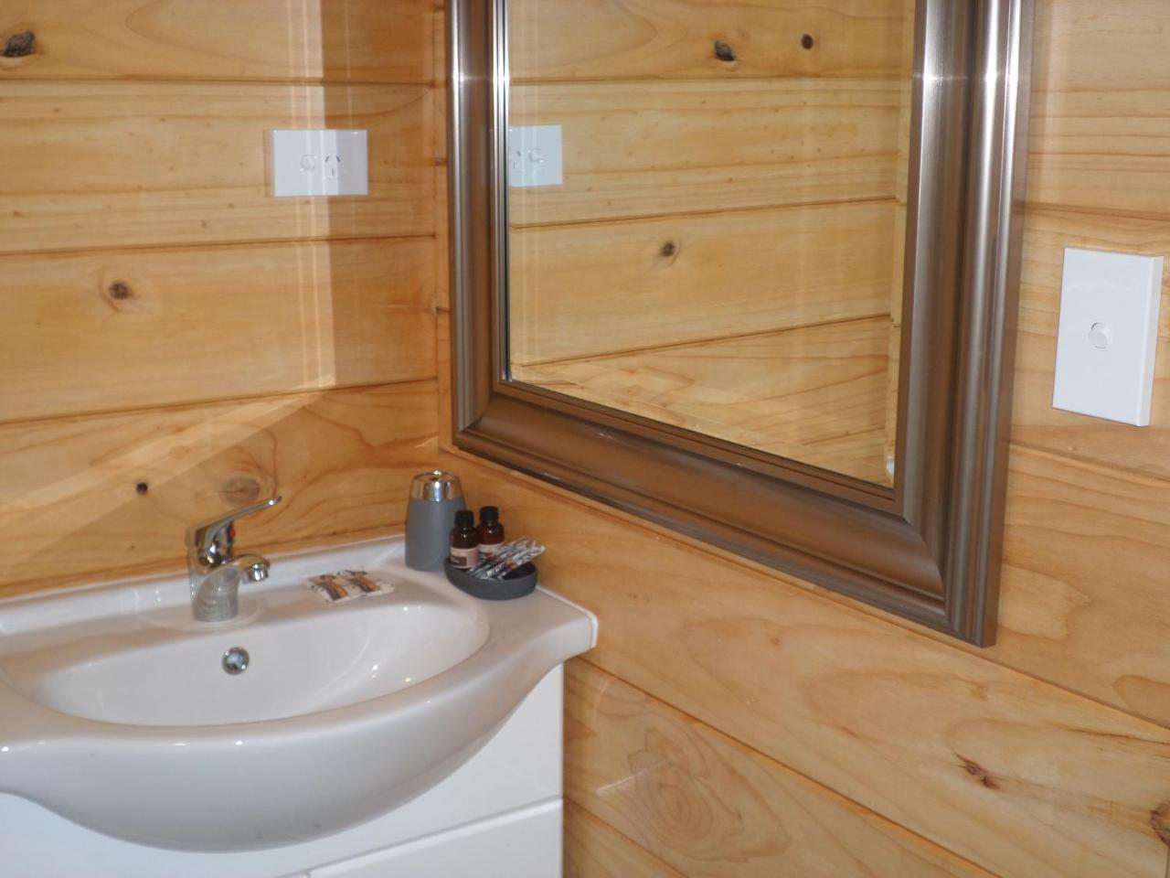 Central Chalets Ltd Александра Екстериор снимка