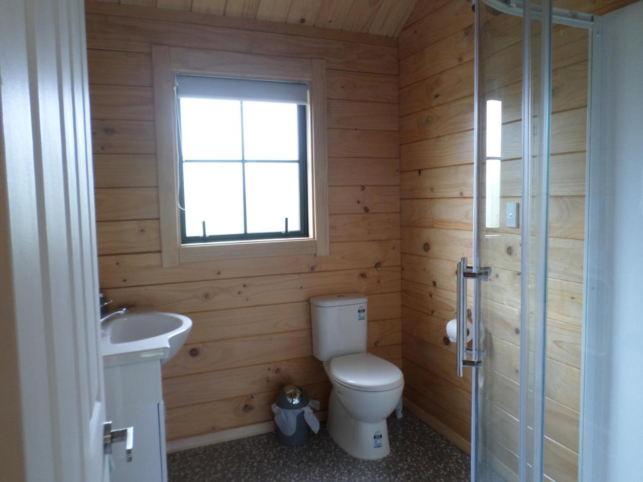Central Chalets Ltd Александра Екстериор снимка
