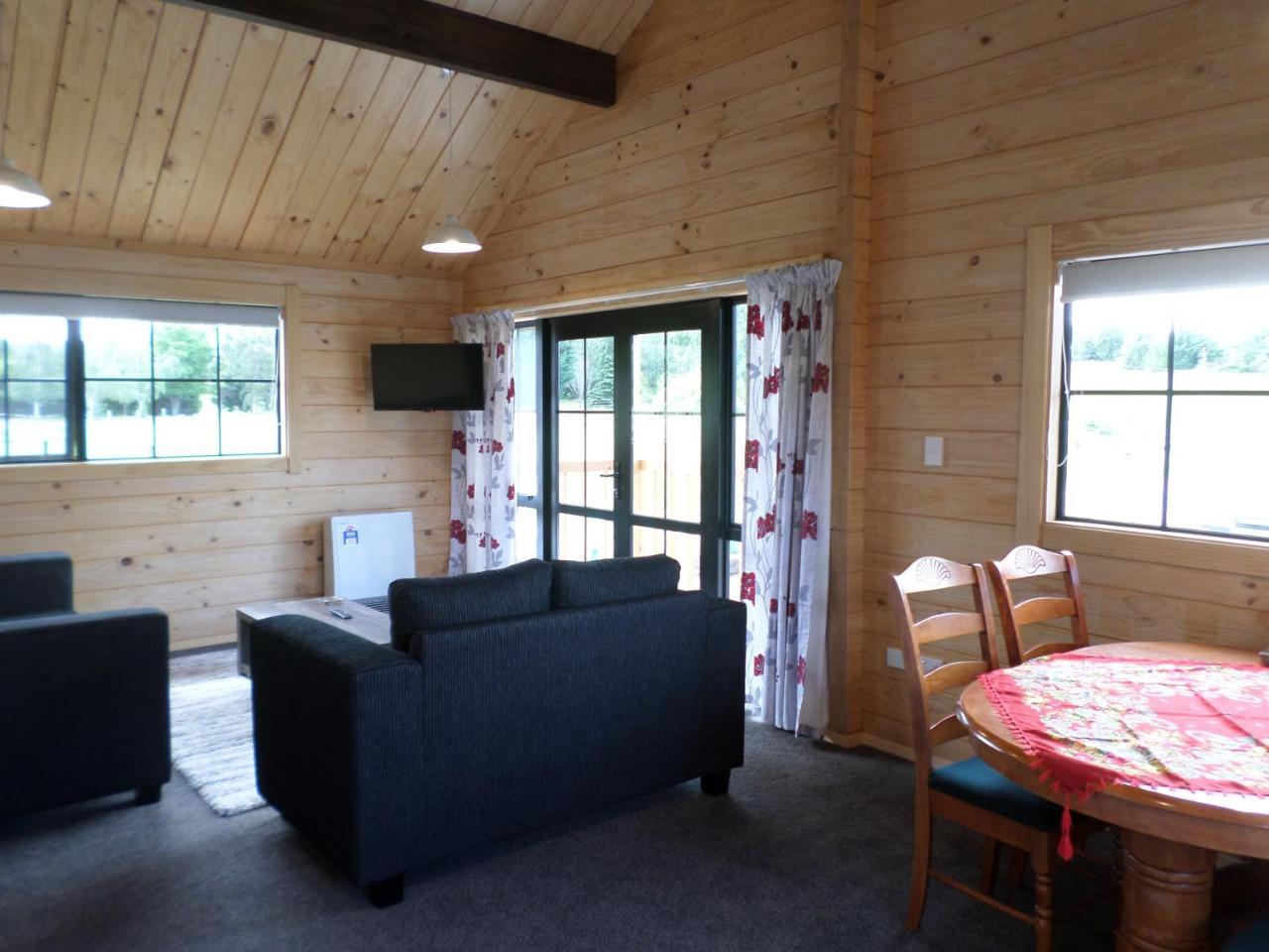 Central Chalets Ltd Александра Екстериор снимка
