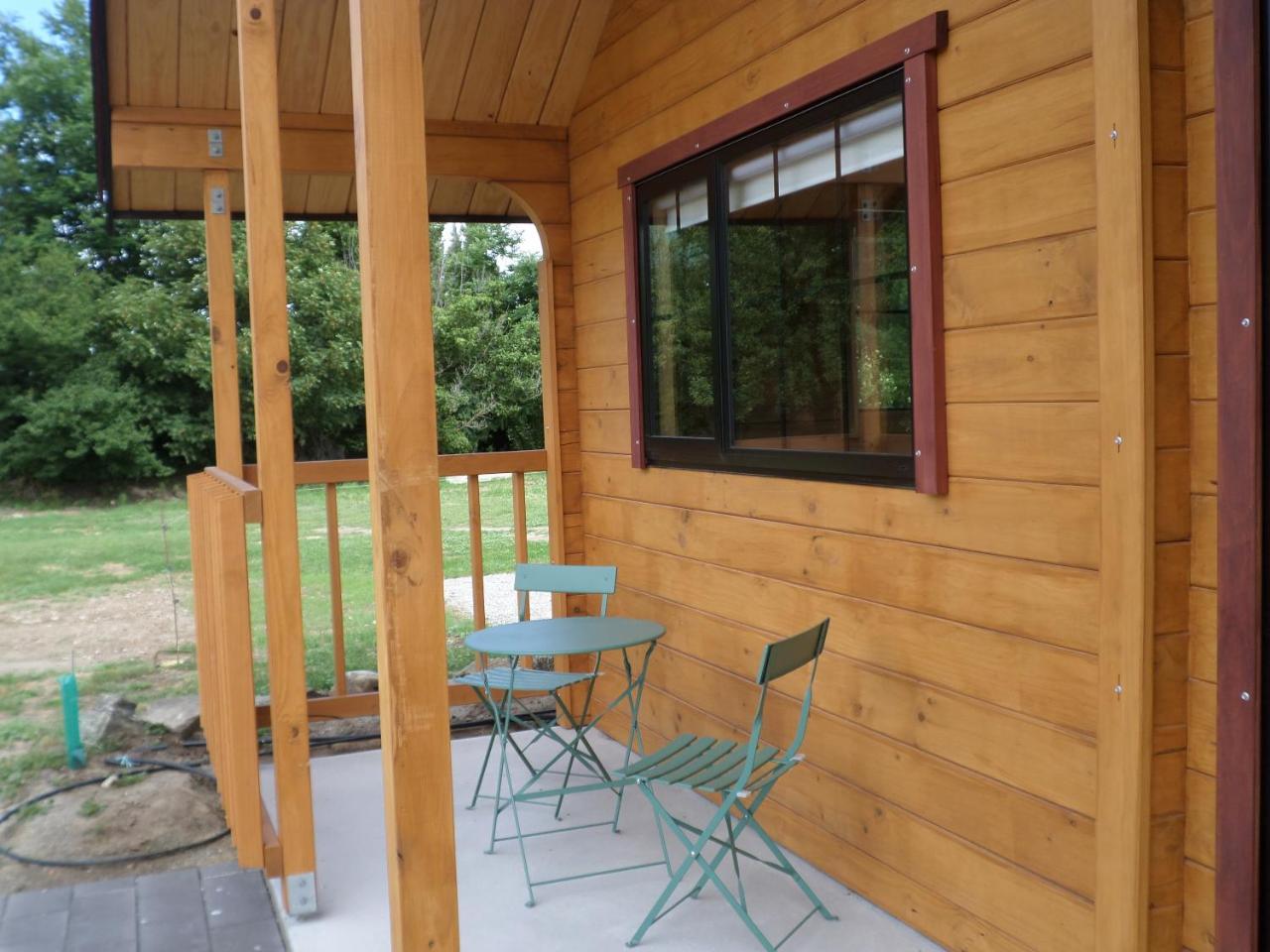 Central Chalets Ltd Александра Екстериор снимка